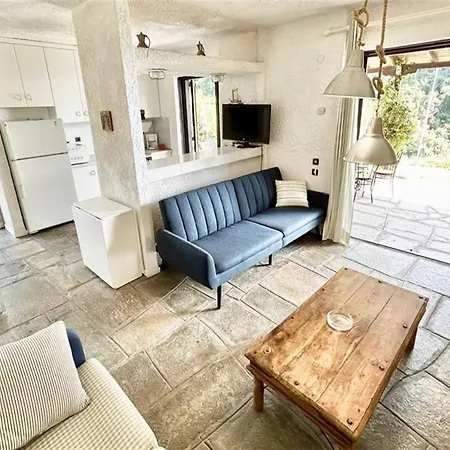 Nemesis House Semesterbostad